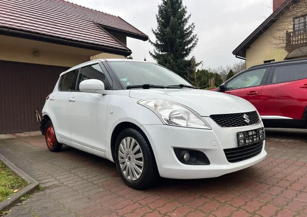 Suzuki Swift cena 18500 przebieg: 105674, rok produkcji 2013 z Narol małe 46